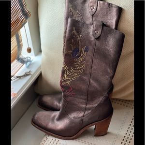 Beautiful leather cow girl boots
